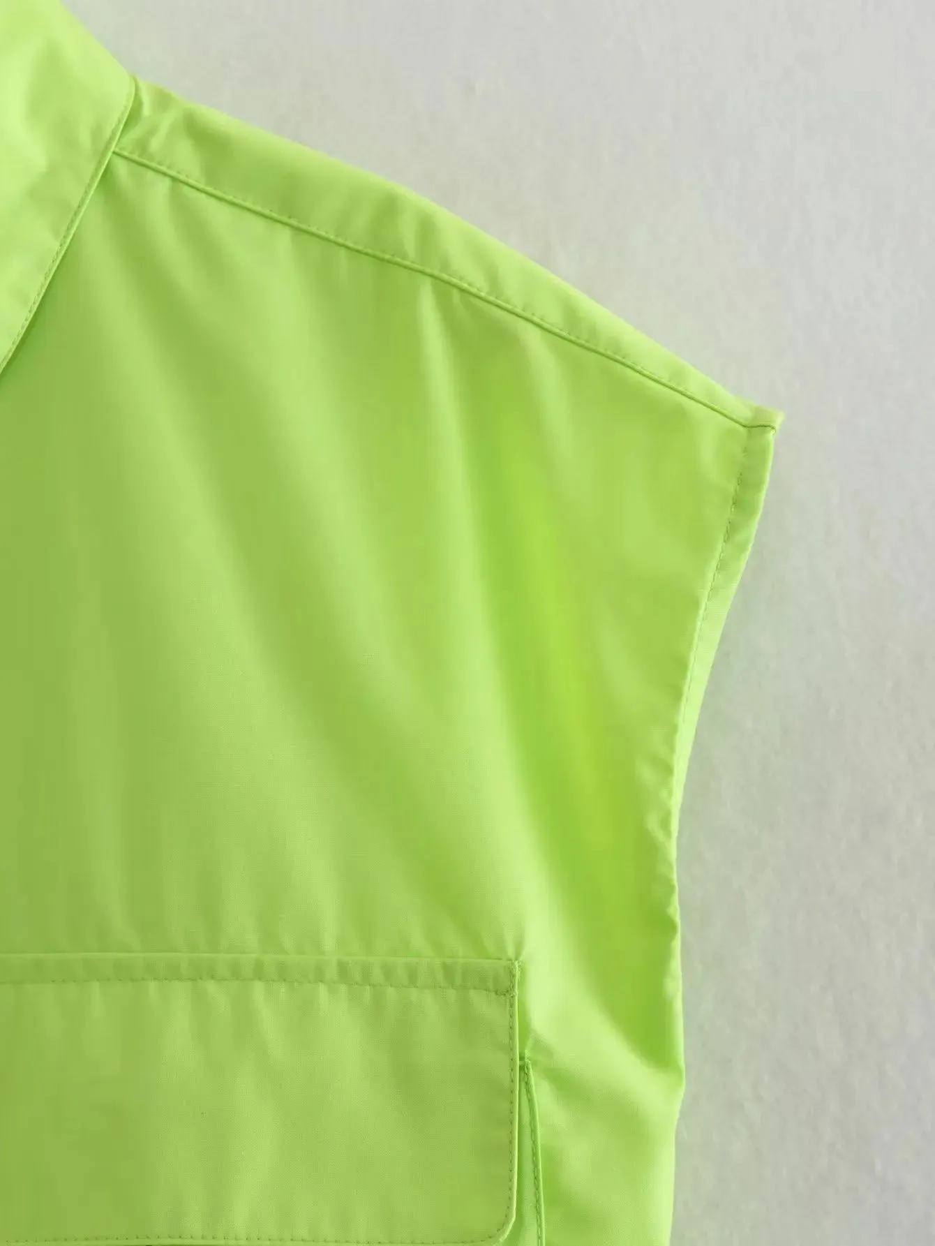 Cropped Sleeveless Shirt