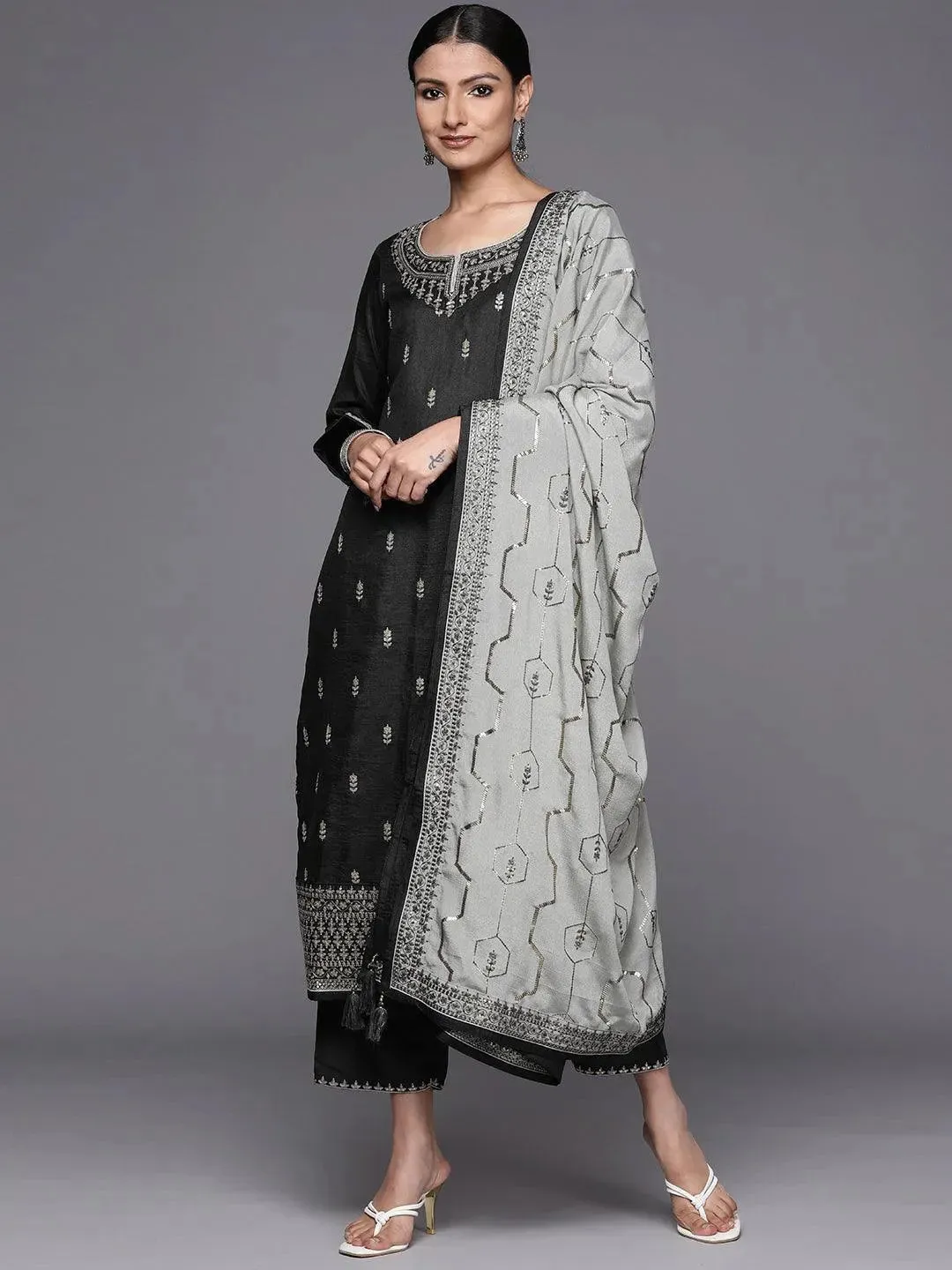 Grey Embroidered Silk Blend Straight Kurta With Dupatta
