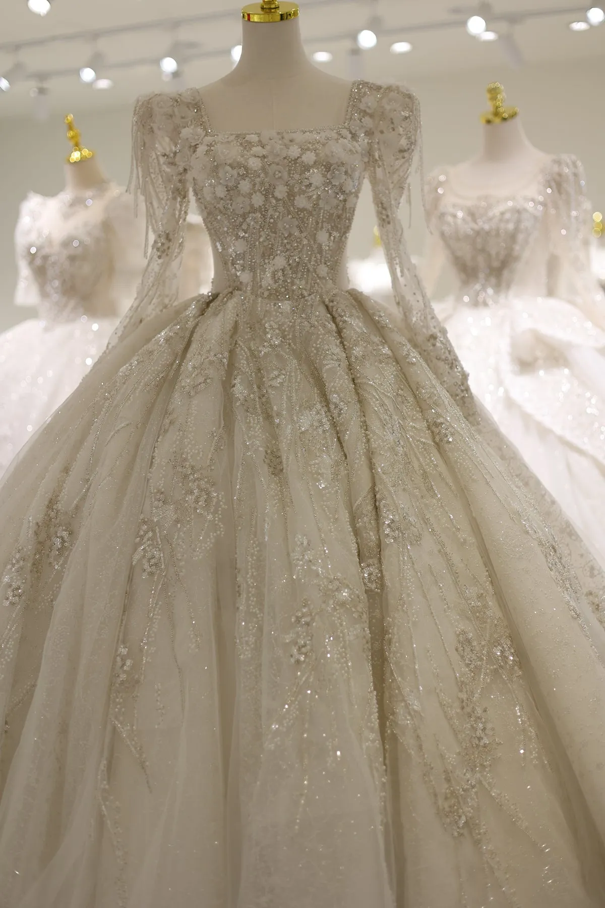 Luxury 3D Floral Lace Long Sleeves Ball Gown Wedding Dress RS007